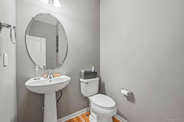 806 Hawthorn Way, New Windsor, NY 12553