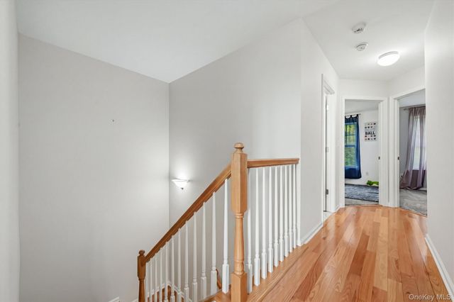 806 Hawthorn Way, New Windsor, NY 12553