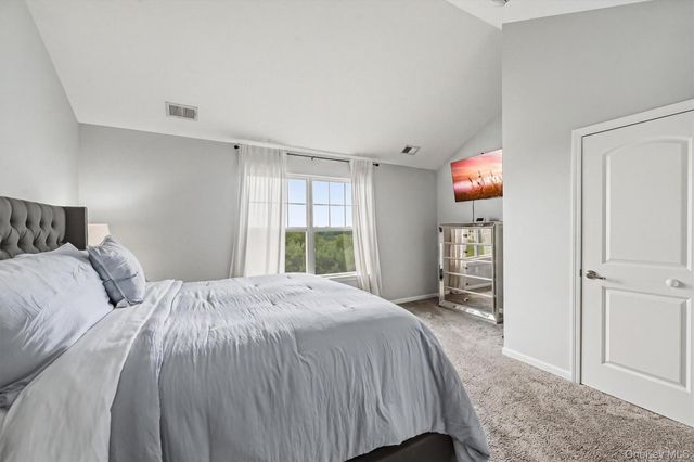 806 Hawthorn Way, New Windsor, NY 12553