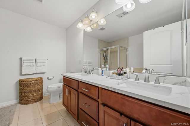806 Hawthorn Way, New Windsor, NY 12553