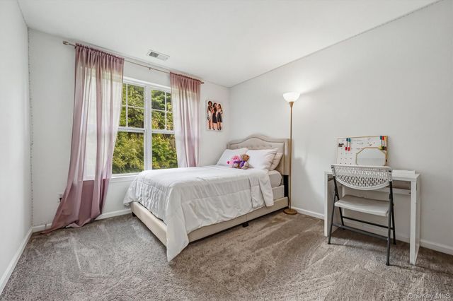 806 Hawthorn Way, New Windsor, NY 12553