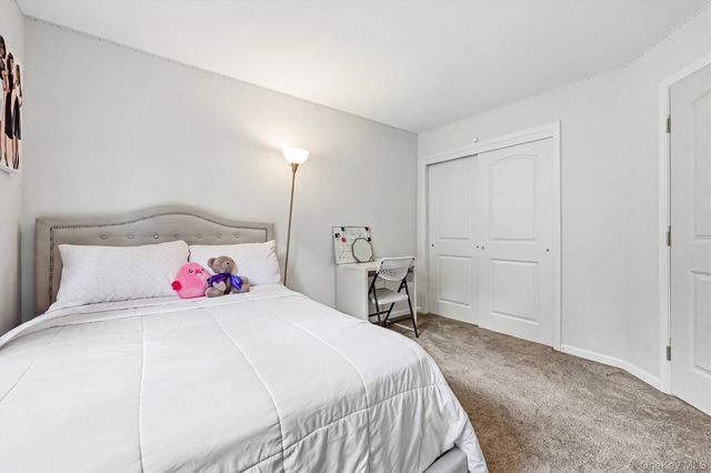 806 Hawthorn Way, New Windsor, NY 12553