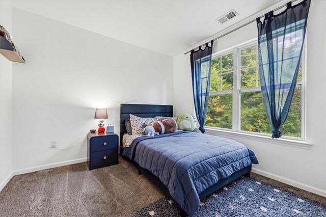 806 Hawthorn Way, New Windsor, NY 12553