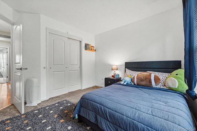 806 Hawthorn Way, New Windsor, NY 12553