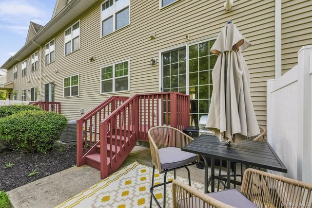 806 Hawthorn Way, New Windsor, NY 12553
