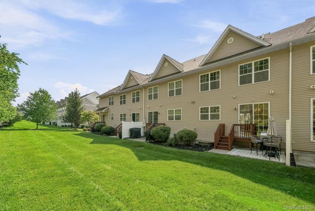 806 Hawthorn Way, New Windsor, NY 12553