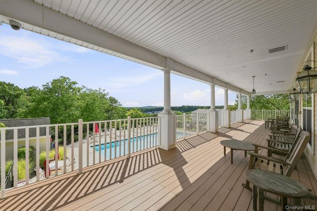 806 Hawthorn Way, New Windsor, NY 12553