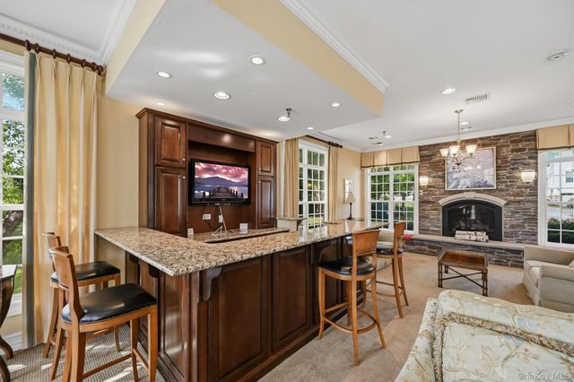 806 Hawthorn Way, New Windsor, NY 12553