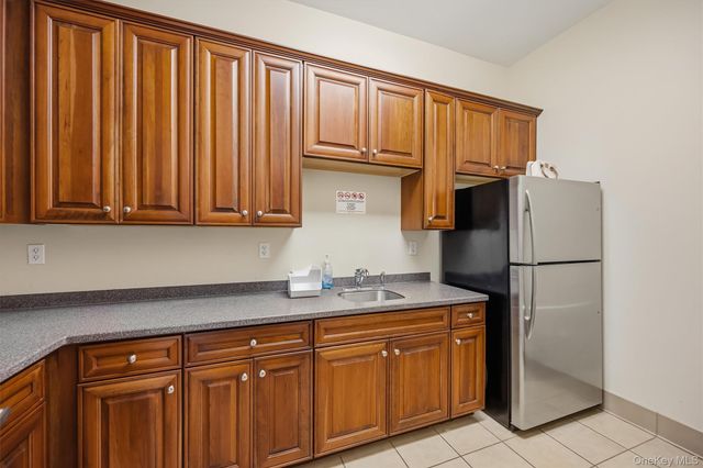 806 Hawthorn Way, New Windsor, NY 12553