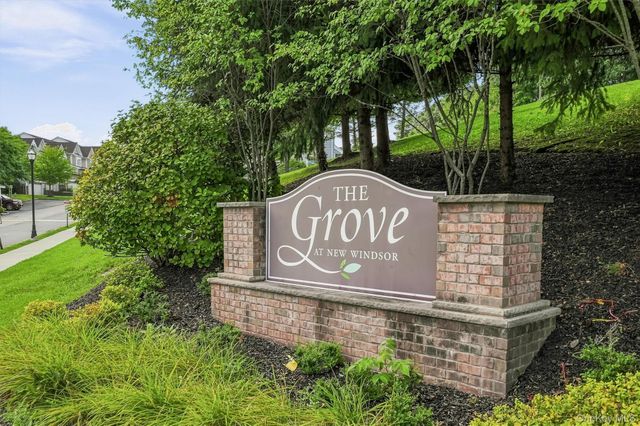 806 Hawthorn Way, New Windsor, NY 12553