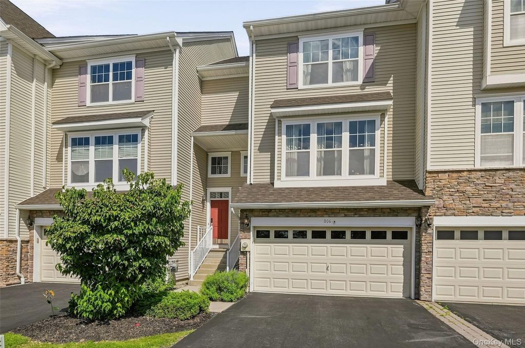 806 Hawthorn Way, New Windsor, NY 12553 — photo 2