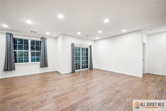 712 Lorhan Drive 7712, Piscataway, NJ 08854