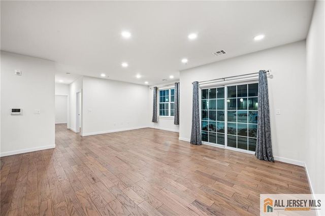 712 Lorhan Drive 7712, Piscataway, NJ 08854