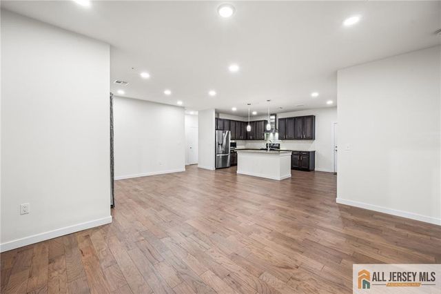 712 Lorhan Drive 7712, Piscataway, NJ 08854