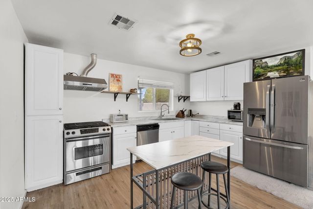 2434 N 37TH Way, Phoenix, AZ 85008