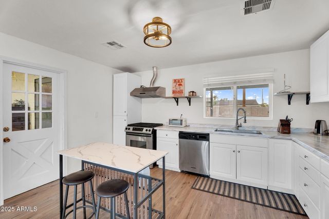 2434 N 37TH Way, Phoenix, AZ 85008