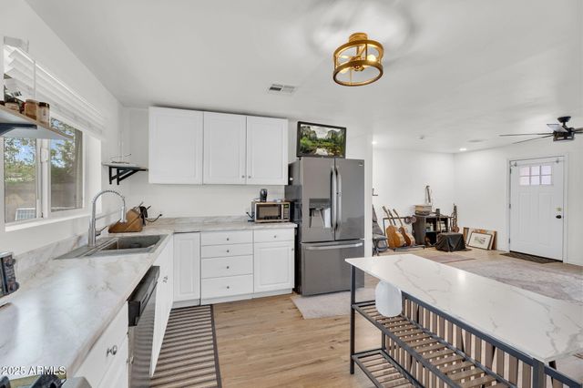 2434 N 37TH Way, Phoenix, AZ 85008