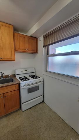 97-07 63rd Road 15B, Rego Park, NY 11374