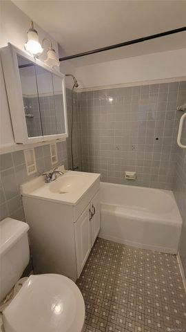 97-07 63rd Road 15B, Rego Park, NY 11374