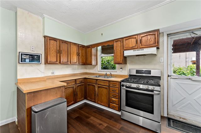 4426 Milgate St, Bloomfield, PA 15224