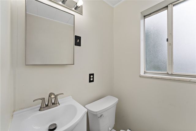 4426 Milgate St, Bloomfield, PA 15224