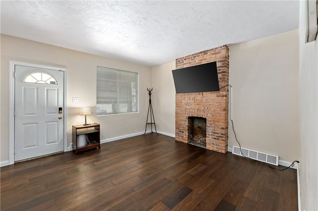 4426 Milgate St, Bloomfield, PA 15224