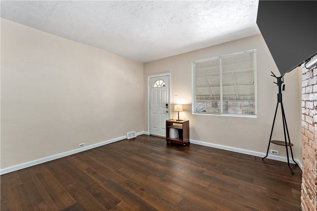 4426 Milgate St, Bloomfield, PA 15224