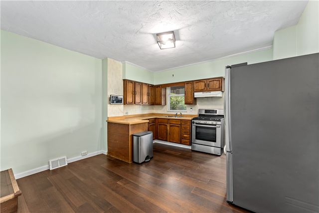 4426 Milgate St, Bloomfield, PA 15224