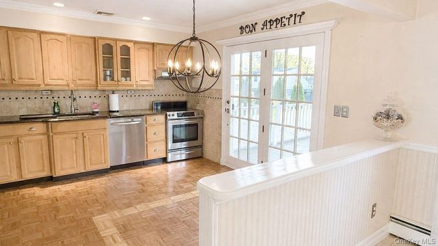 72 Avenue B, Holbrook, NY 11741