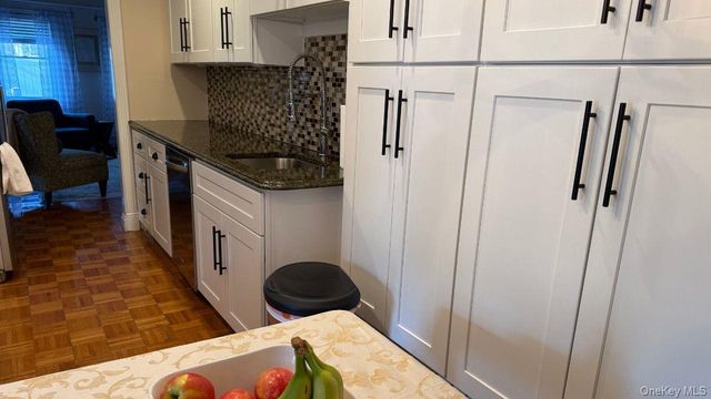 72 Avenue B, Holbrook, NY 11741