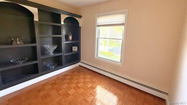 72 Avenue B, Holbrook, NY 11741