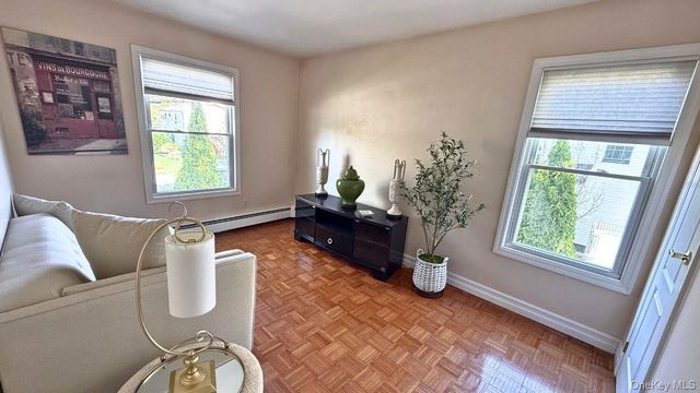 72 Avenue B, Holbrook, NY 11741