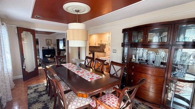 72 Avenue B, Holbrook, NY 11741