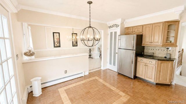 72 Avenue B, Holbrook, NY 11741