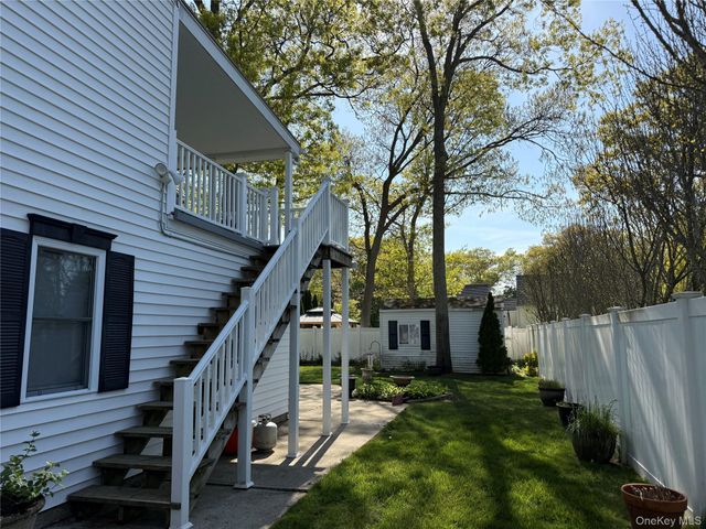 72 Avenue B, Holbrook, NY 11741