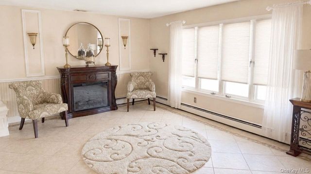72 Avenue B, Holbrook, NY 11741