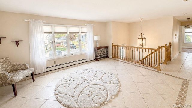 72 Avenue B, Holbrook, NY 11741