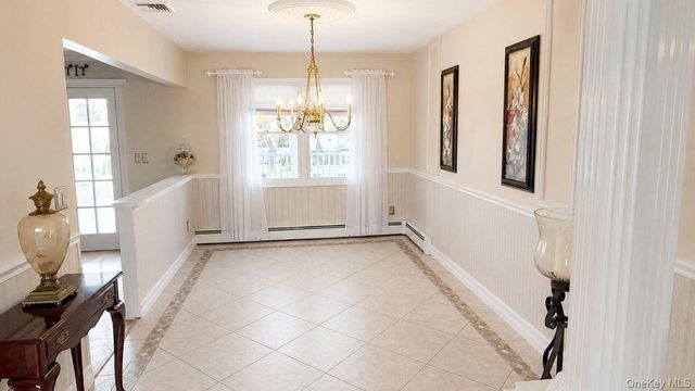72 Avenue B, Holbrook, NY 11741