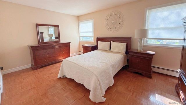 72 Avenue B, Holbrook, NY 11741