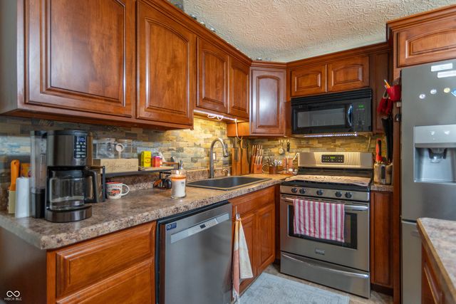 10042 N David Lane, Mooresville, IN 46158