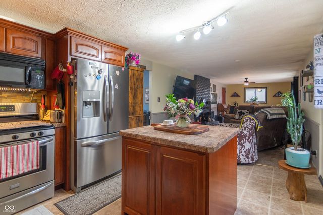 10042 N David Lane, Mooresville, IN 46158