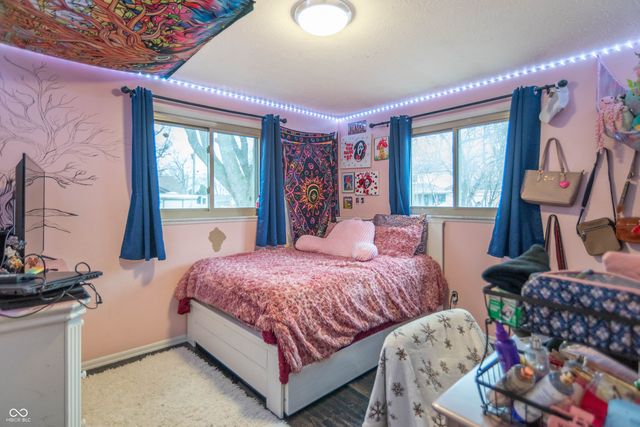 10042 N David Lane, Mooresville, IN 46158