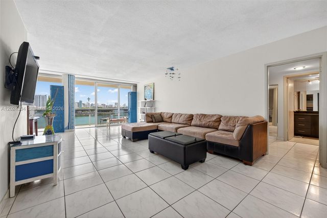 900 Bay Dr 606, Miami Beach, FL 33141