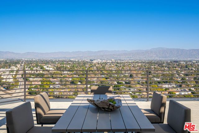 11725 Laurelwood Drive, Studio City (los Angeles), CA 91604