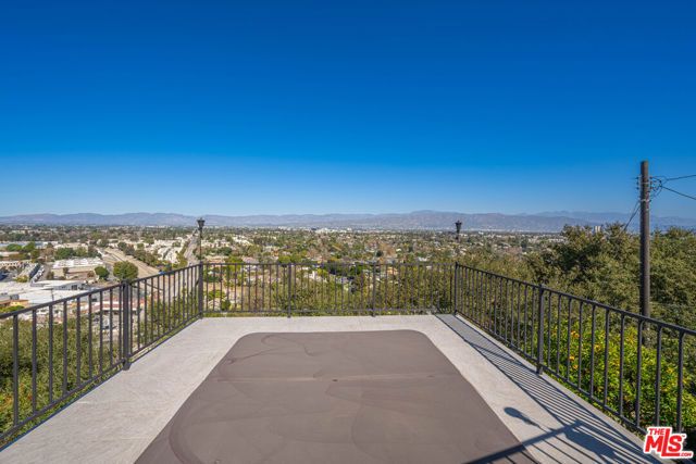 11725 Laurelwood Drive, Studio City (los Angeles), CA 91604