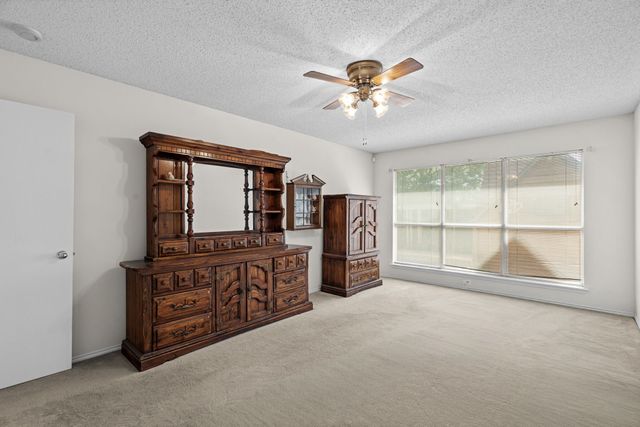 1017 Grand Central Parkway, Saginaw, TX 76131