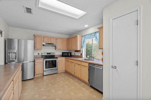 1017 Grand Central Parkway, Saginaw, TX 76131