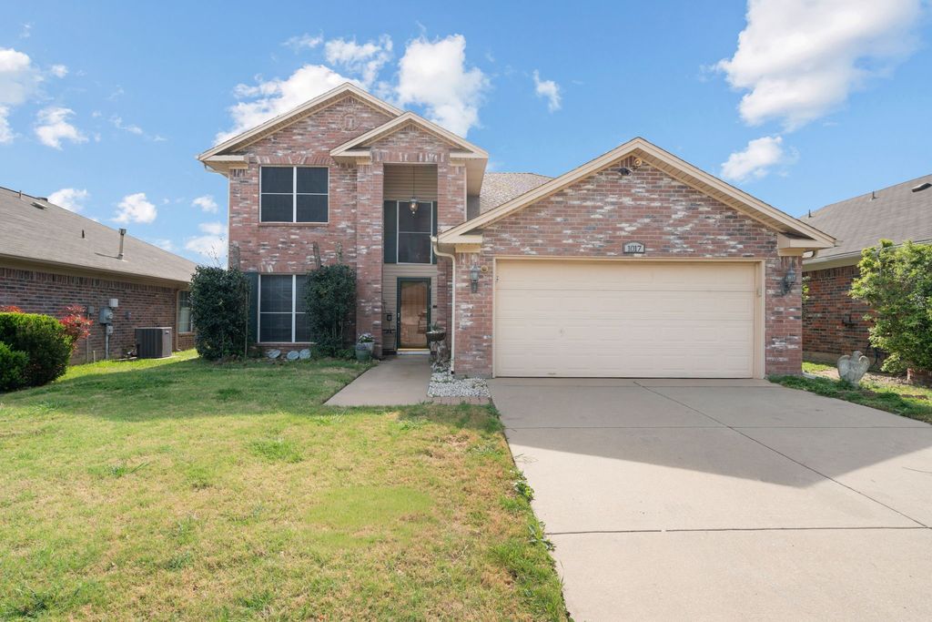 1017 Grand Central Parkway, Saginaw, TX 76131