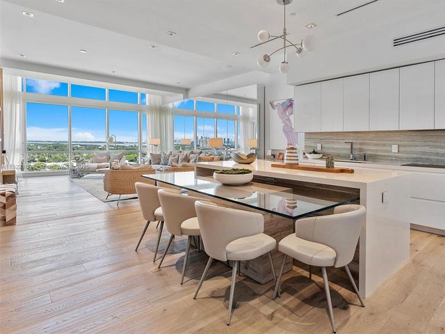 102 24th St PH-1613, Miami Beach, FL 33139