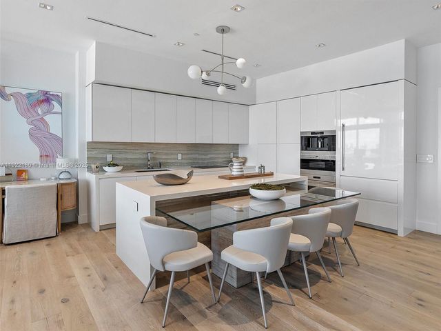 102 24th St PH-1613, Miami Beach, FL 33139